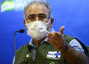 O ministro da Saúde, Marcelo Queiroga, durante entrevista coletiva.