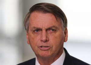 O presidente Jair Bolsonaro faz declaração à imprensa