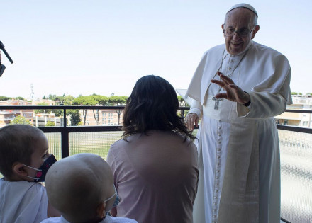 2021-07-13t115020z_1_lynxmpeh6c0my_rtroptp_4_religiao-papa-hospital-asap