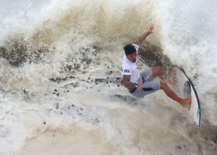 2021-07-26t230134z_2138380872_sp1eh7q1rw41z_rtrmadp_3_olympics-2020-srf-m-shortbrd-qfnl