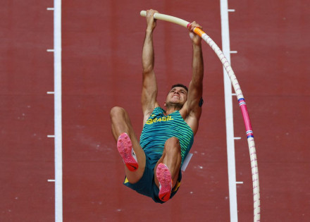 2021-07-31t013209z_1284459166_sp1eh7v049jql_rtrmadp_3_olympics-2020-ath-m-plevault-qual