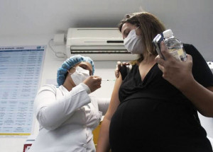 covid-19-estado-de-sp-libera-pfizer-para-gravidas-com-1a-dose-da-astrazeneca-correio-nogueirense-capa