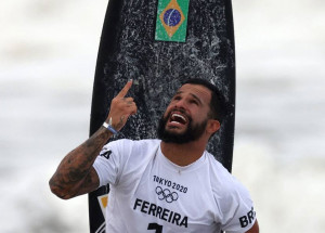 italo-ferreira-e-ouro-em-toquio-e-1o-campeao-olimpico-no-surfe-correio-nogueirense