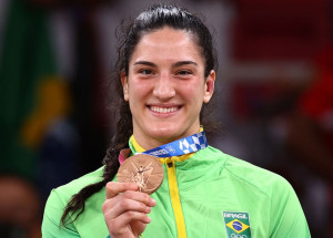 mayra-aguiar-conquista-bronze-no-judo-na-olimpiada-de-toquio-correio-nogueirense