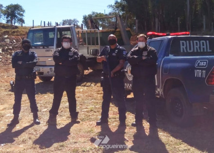 policia-ambiental-e-fiscais-de-postura-de-artur-nogueira-flagram-descarte-irregular-de-entulho-em-area-de-protecao-ambiental-correio-nogueirense