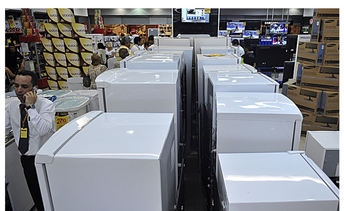 Governo reduz IPI de eletrodomésticos da linha branca, geladeiras; comércio