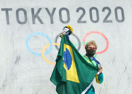 2021-08-05t044327z_1067764635_sp1eh850d4bs9_rtrmadp_3_olympics-2020-skb-m-park-medal1