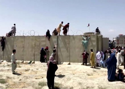 2021-08-16t145741z_2112283558_rc2e6p9kb2wv_rtrmadp_3_afghanistan-conflict (1)