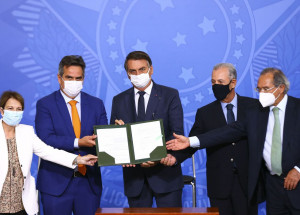 bolsonaro-mp-combustiveis_mcamgo_abr_110820211818