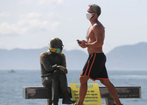 2020-04-23t150912z_1738548681_rc2fag949sf7_rtrmadp_3_health-coronavirus-brazil-monuments
