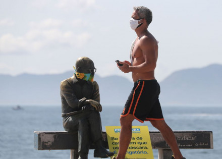 2020-04-23t150912z_1738548681_rc2fag949sf7_rtrmadp_3_health-coronavirus-brazil-monuments