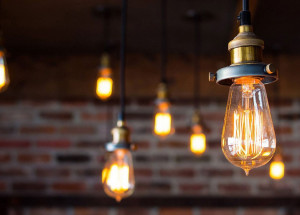 com-conta-de-luz-mais-cara-consumidores-procuram-formas-de-economizar-correio-nogueirense