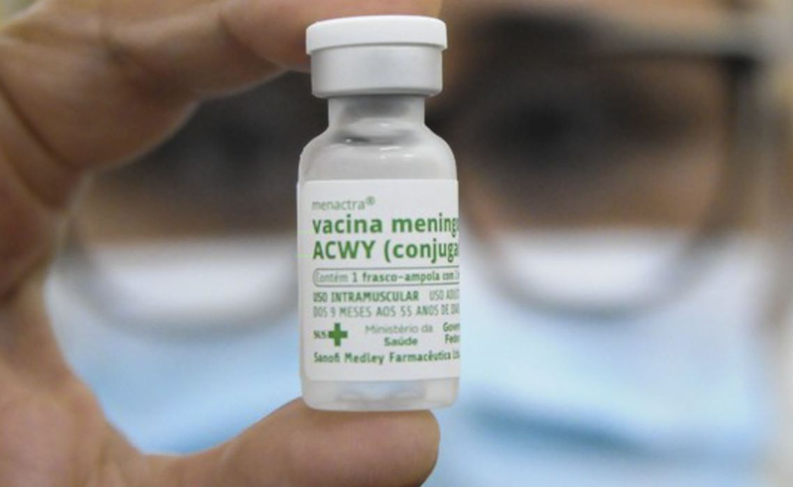 vacinação contra meningite