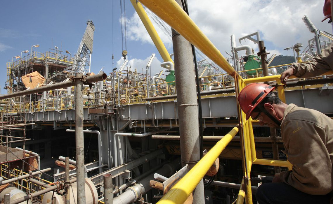 2011-02-24t120000z_1619206444_gm1e72p0e7l01_rtrmadp_3_petrobras