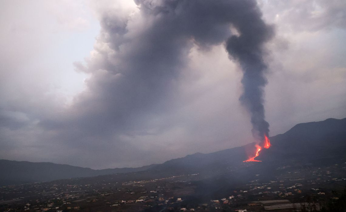 2021-09-27t192619z_489981828_rc2iyp9141v7_rtrmadp_3_spain-volcano