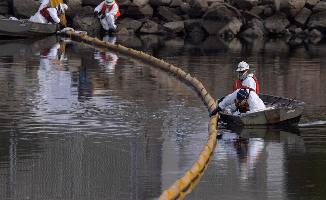 2021-10-04t212446z_2_lynxmpeh9312z_rtroptp_4_california-oilspill