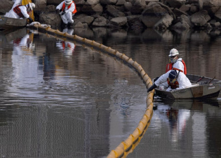 2021-10-04t212446z_2_lynxmpeh9312z_rtroptp_4_california-oilspill