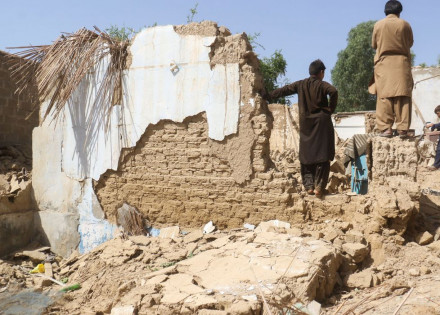 2021-10-07t082816z_1726059718_rc2w4q9ezlr6_rtrmadp_3_pakistan-quake