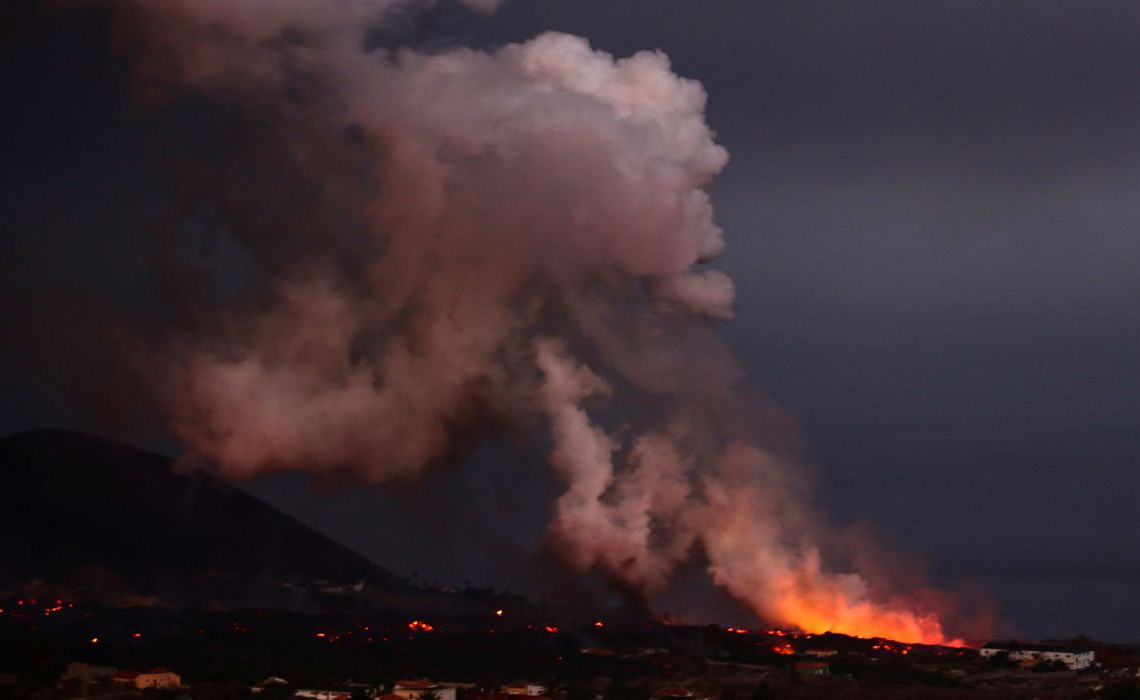 2021-10-13t080236z_1726300336_rc2t8q9o82ya_rtrmadp_3_spain-volcano
