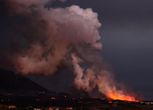 2021-10-13t080236z_1726300336_rc2t8q9o82ya_rtrmadp_3_spain-volcano