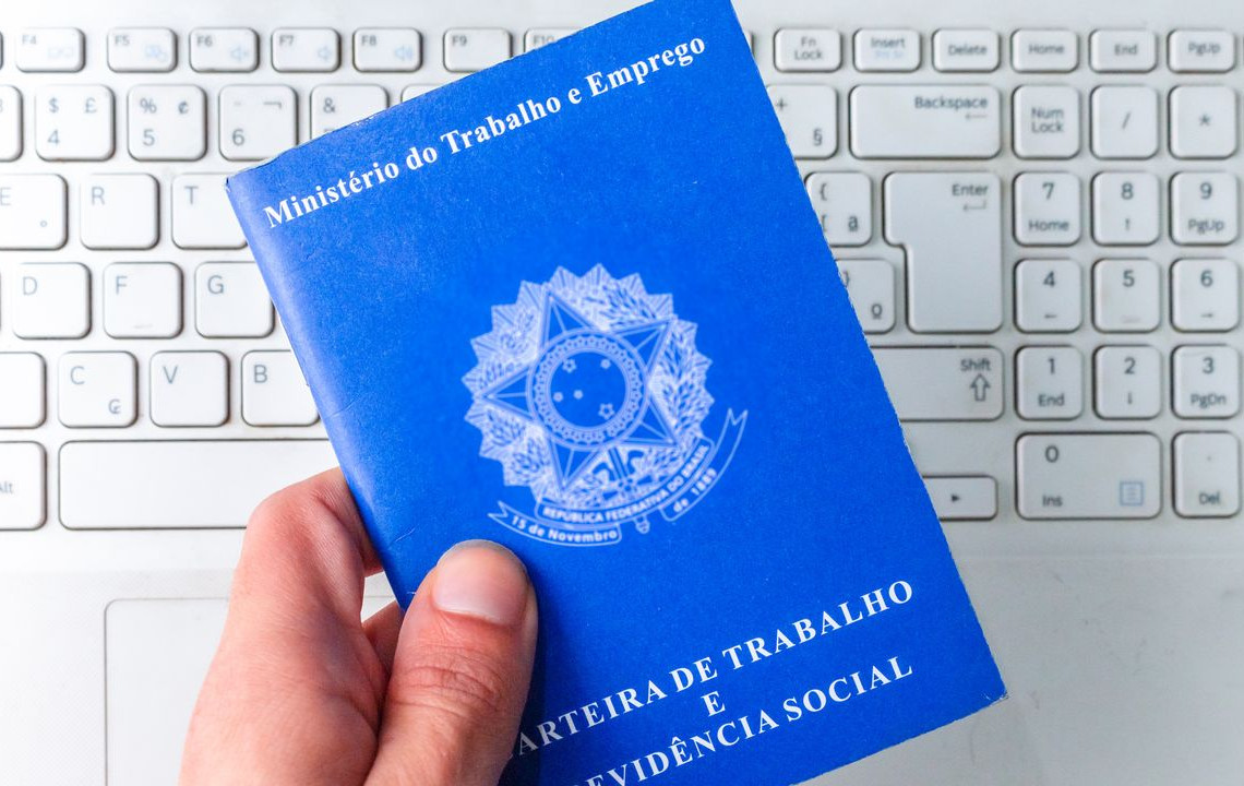 Carteira-de-trabalho-vaga-emprego