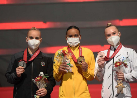 rebeca_ouro_no_meio_mundial