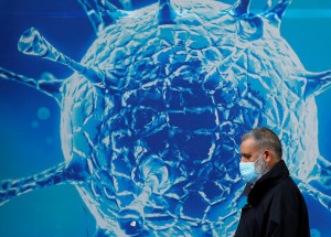 Ilustração do coronavírus em Oldham, no Rei03/08/2020REUTERS/Phil Noble