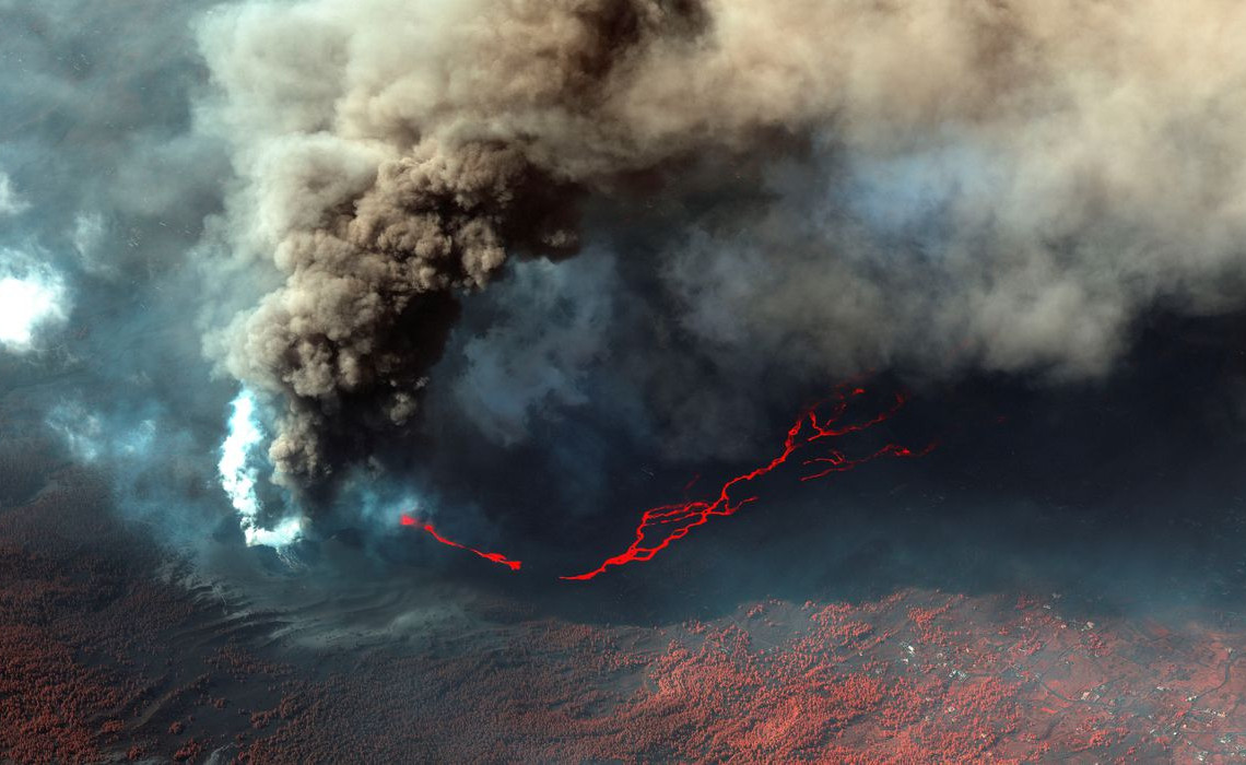 2021-10-14t201809z_44055722_rc2m9q9874fe_rtrmadp_3_spain-volcano