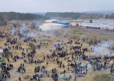 2021-11-16t132007z_805019413_rc2pvq9m7zkb_rtrmadp_3_europe-migrants-belarus-poland