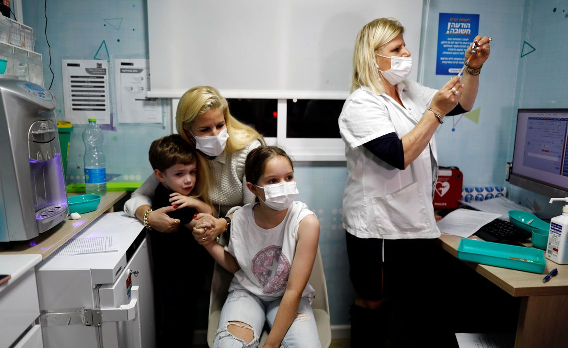 2021-11-22t230806z_1_lynxmpehal1bo_rtroptp_4_health-coronavirus-israel-children