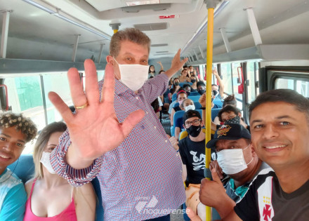 em-dia-de-enem-prefeito-de-engenheiro-coelho-entrega-kit-com-lanche-e-canetas-para-estudantes-que-participam-da-prova-correio-nogueirense