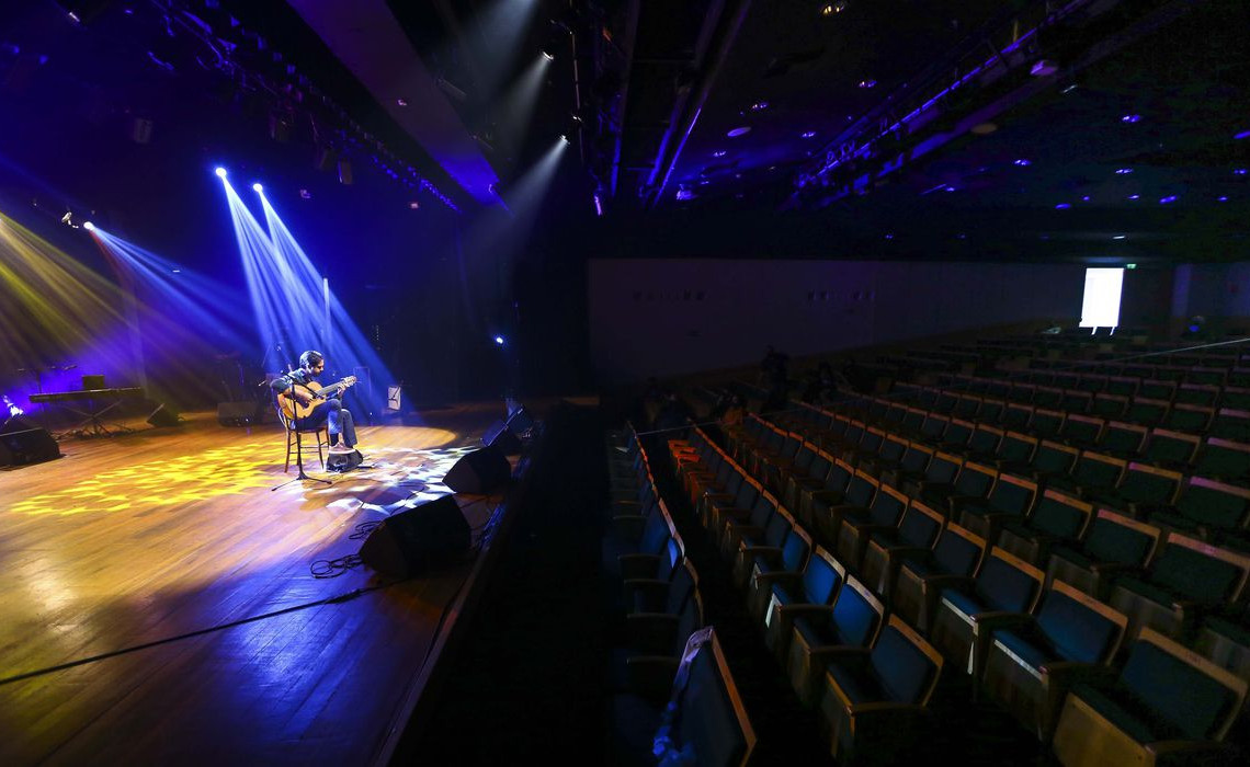 Henrique Neto, durante participação no Festival de Música Nacional FM.