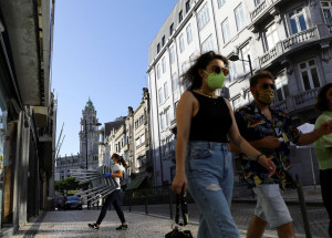 2021-11-25t205046z_1_lynxmpehao0vn_rtroptp_4_health-coronavirus-portugal