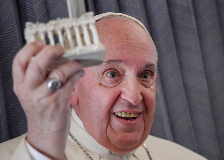 2021-12-06t123836z_214834050_rc2z8r9yiao6_rtrmadp_3_pope-greece-news-conference