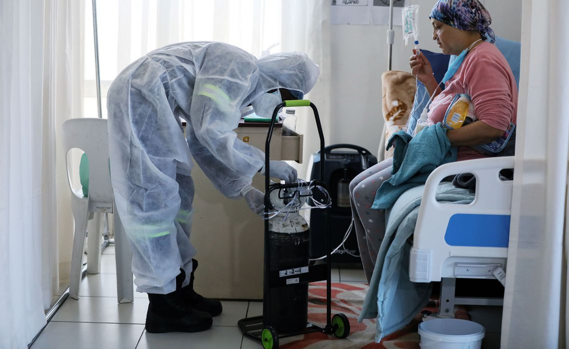 2021-12-08t103019z_1_lynxmpehb70eo_rtroptp_4_health-coronavirus-safrica