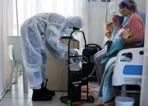 2021-12-08t103019z_1_lynxmpehb70eo_rtroptp_4_health-coronavirus-safrica