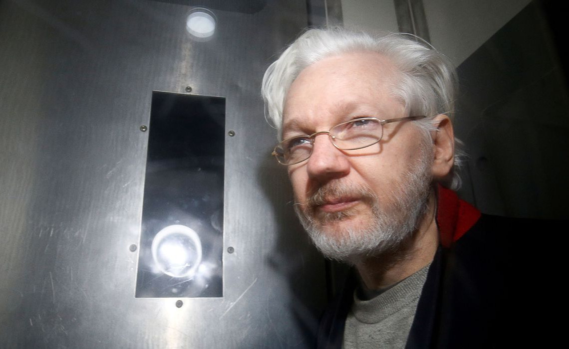 2021-12-10t103805z_531827023_rc2mbr9vggbu_rtrmadp_3_britain-assange