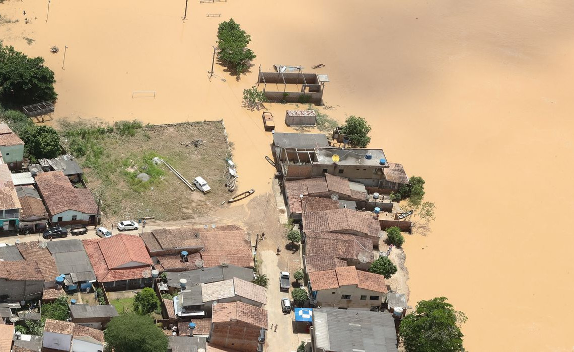2021-12-13t115259z_236759706_rc20dr9c8m9i_rtrmadp_3_brazil-floods