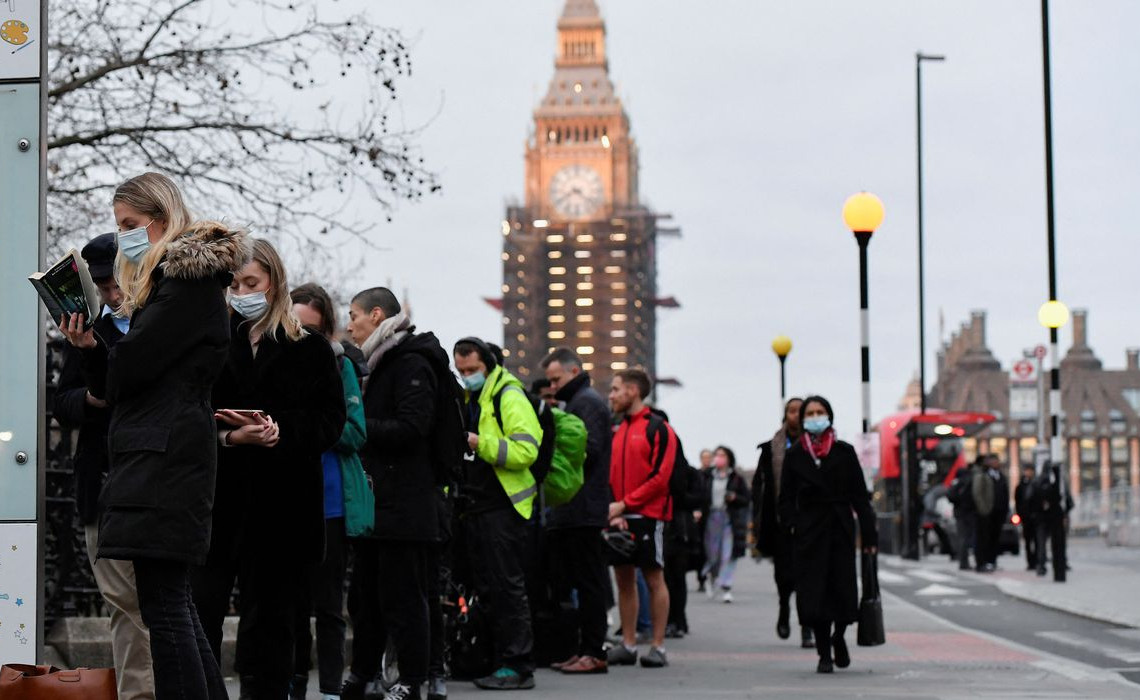 2021-12-14t104400z_419694581_rc28er9s3say_rtrmadp_3_health-coronavirus-britain-queues