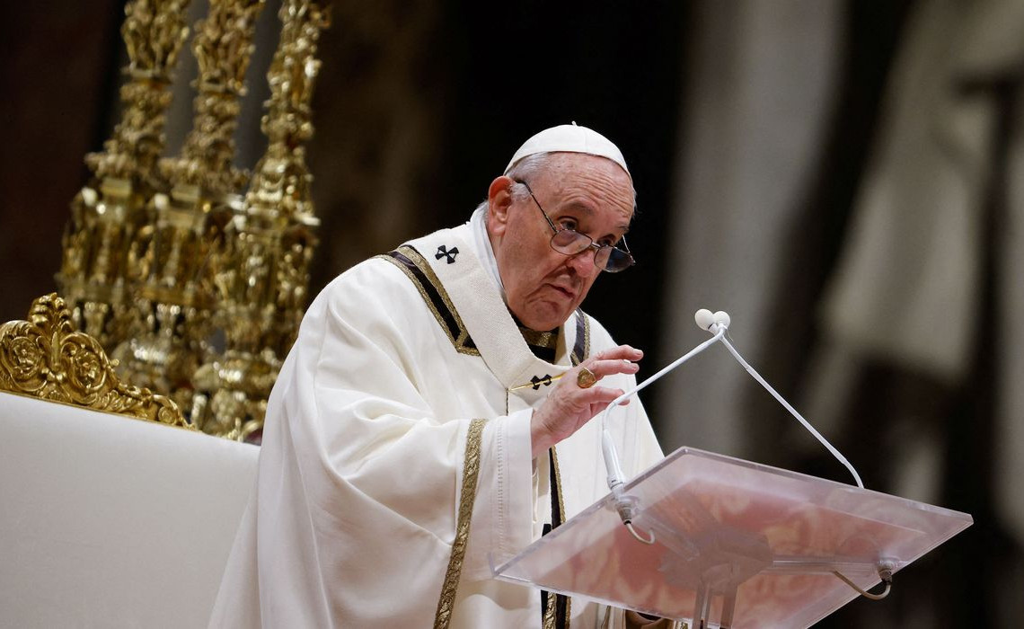 2021-12-24t205033z_1_lynxmpehbn0fr_rtroptp_4_religiao-papa-olhepobres