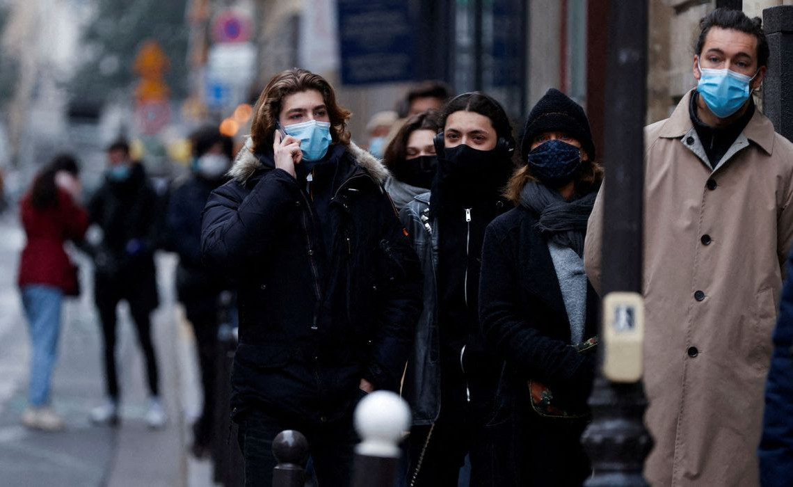 2021-12-28t202214z_1_lynxmpehbr0nd_rtroptp_4_health-coronavirus-france