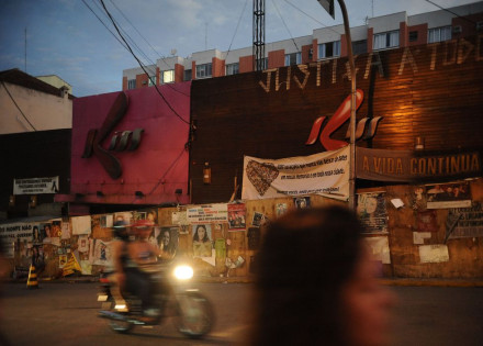 901421-kiss_1ano apos tragedia_3758