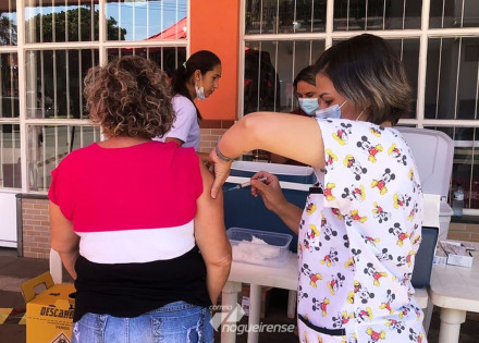 artur-nogueira-aplica-935-doses-de-vacinas-no-dia-v-de-vacinacao-correio-nogueirense