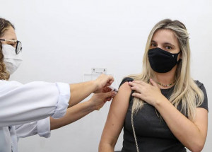 artur-nogueira-reduz-intervalo-da-dose-adicional-contra-covid-19-de-5-para-4-meses-correio-nogueirense