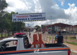 departamento-de-transito-e-defesa-civil-de-engenheiro-coelho-interditam-avenida-minas-gerais-para-decoracao-de-enfeites-de-natal-correio-nogueirense