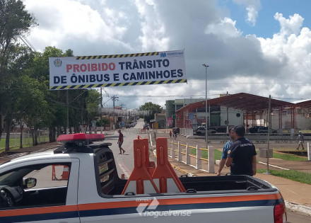 departamento-de-transito-e-defesa-civil-de-engenheiro-coelho-interditam-avenida-minas-gerais-para-decoracao-de-enfeites-de-natal-correio-nogueirense