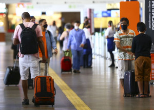 Movimentação de passageiros no Aeroporto Internacional de Brasília.