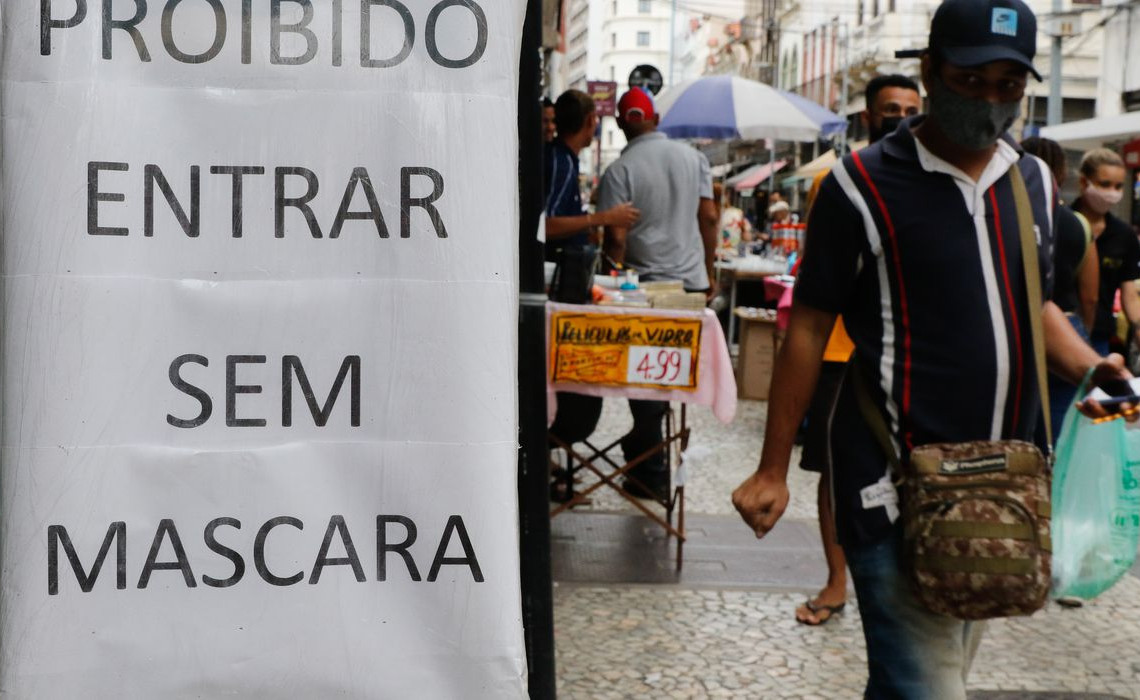 primeiro_dia_de_flexibilizacao_do_uso_de_mascaras_ao_ar_livre_no_estado_ffraz_abr_103020210154