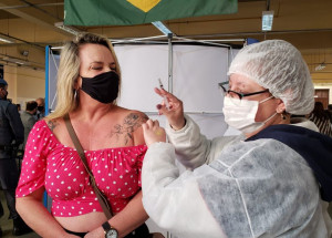 A vacinação em massa  Botucatu.