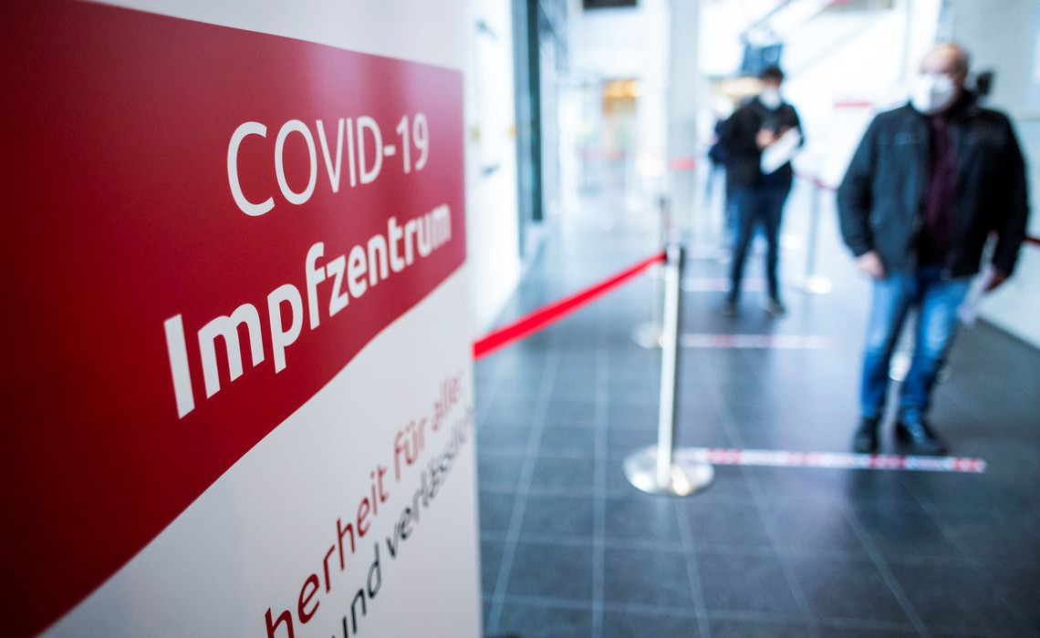 2021-11-18t175521z_1_lynxmpehah11f_rtroptp_4_health-coronavirus-germany